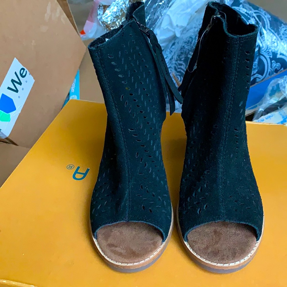 Tom’s suede boots